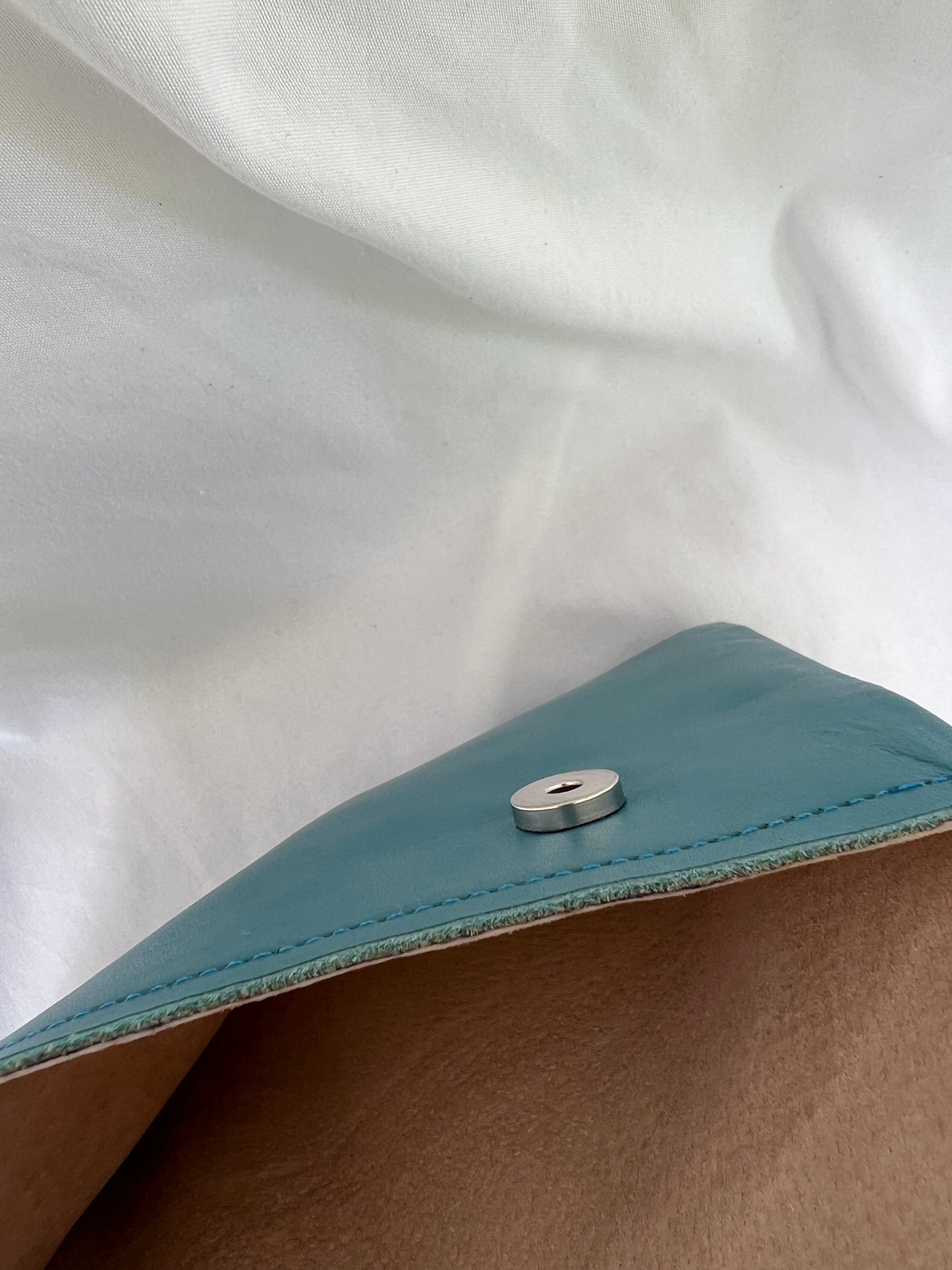 No. 161 Clutch with a hand strap