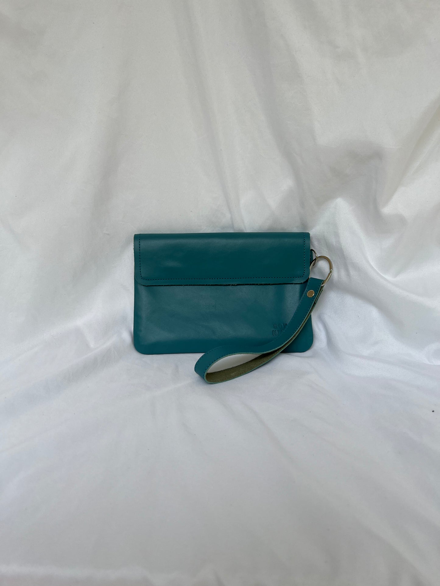 No. 161 Clutch with a hand strap